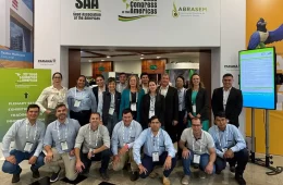 La delegación paraguaya estuvo representada por los representantes del SENAVE: Santiago Benítez, Rubén Báez y Jorge Brítez, del IPTA: Lourdes Romero; INBIO: Estela Ojeda, Delia León; Fátima melgarejo, Mario Cubas, Héctor Britos y Miori Uno, URGOS: Cristóbal González y Juan Santa Cruz, por APROSEMP: Amadeu Dal Mas, Venice Schulz, Andrew Owens, Diego Benitez, Robson Carvalho; Roberto Lang y Dólia Garcete en el Congreso de Semillas de las Américas, Foz de Yguazú, Brasil, octubre, 2025.