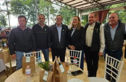 Sr. Agustín Konrad, presidente de la Cooperativa Colonias Unidas, durante el acto de lanzamiento oficial, junto a representantes de Aprosemp y de la Cooperativa Colonias Unidas, Obligado, mayo 2026